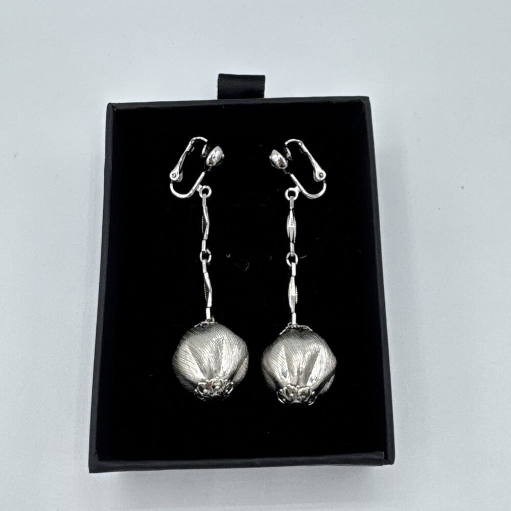 Vintage Sarah Coventry Silver Tone Clip-On Earrings Signed SARAH COV